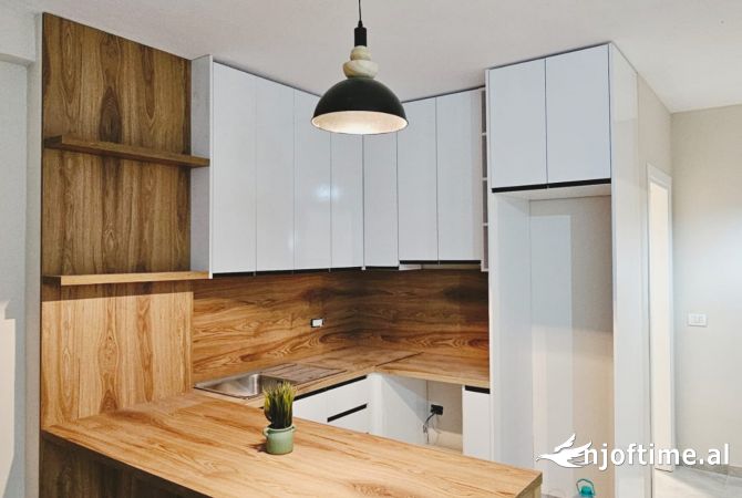 Shtepi ne shitje Apartament ne Tirane, 2+1, Mobilimi Pjeserisht e mobiluar, Pagesa 84,000  Euro.