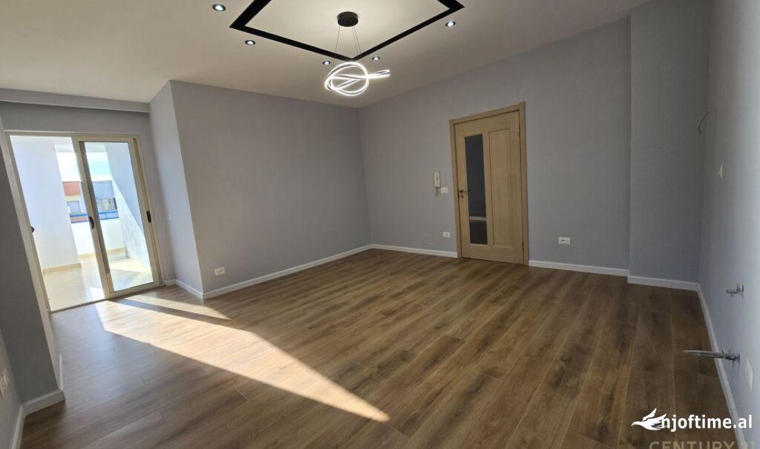Shtepi ne shitje Apartament ne Tirane, 2+1, Mobilimi Bosh, pa mobiluar, Pagesa 108,000  Euro.