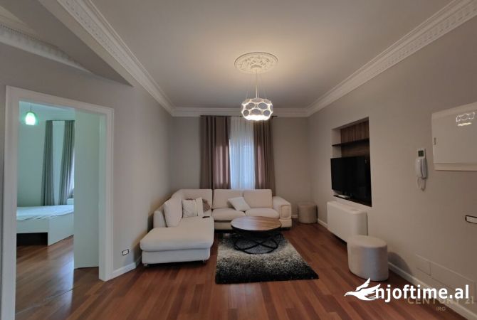 Shtepi me qera 2+1 ne Tirane - 800 Euro