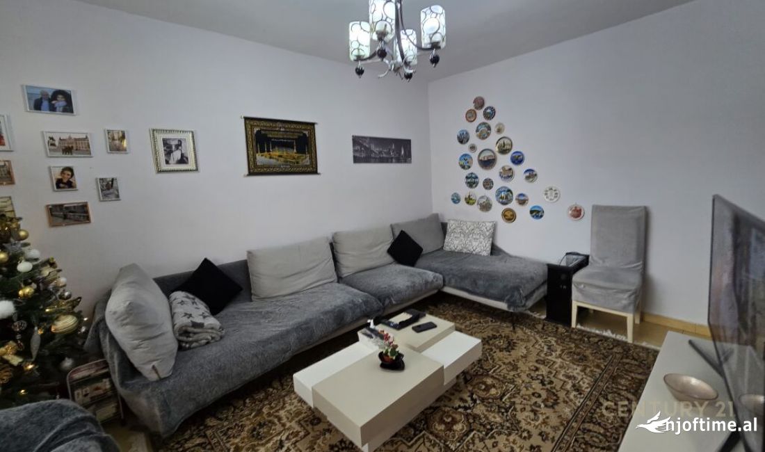 Shtepi ne shitje Apartament ne Tirane, 3+1, Mobilimi E mobiluar, Pagesa 179,000  Euro.