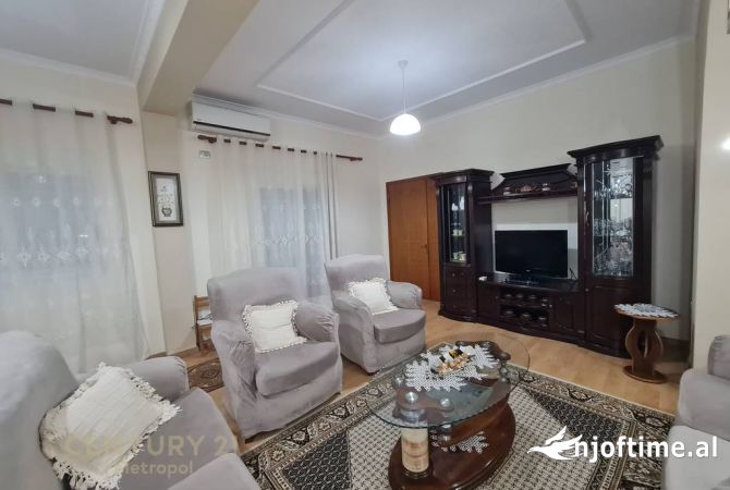 Shtepi me qera 2+1 ne Tirane - 450 Euro