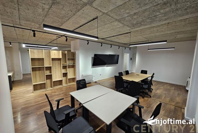 Ambient biznesi me qera 3+1 ne Tirane - 2,500 Euro