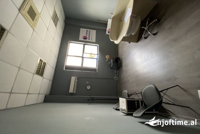 Ambient biznesi me qera 3+1 ne Tirane - 35,000 Leke