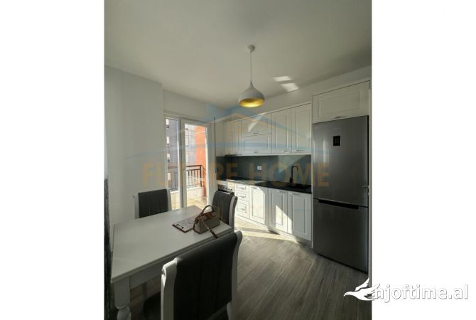 Shtepi me qera Apartament ne Tirane, 2+1, Mobilimi E mobiluar, Pagesa 500  Euro.