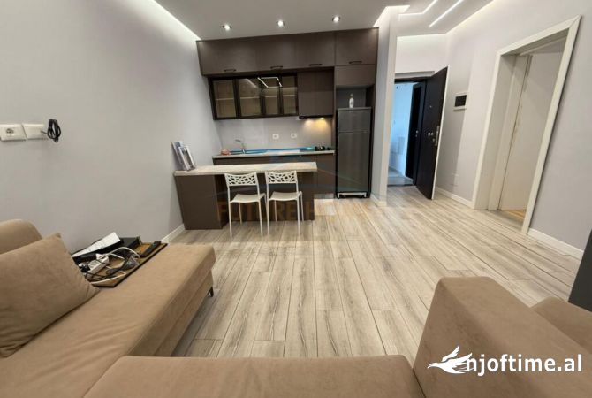Shtepi me qera Apartament ne Tirane, 1+1, Mobilimi E mobiluar, Pagesa 550  Euro.