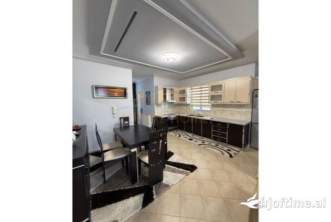 Shtepi me qera Apartament ne Tirane, 2+1, Mobilimi E mobiluar, Pagesa 700  Euro.