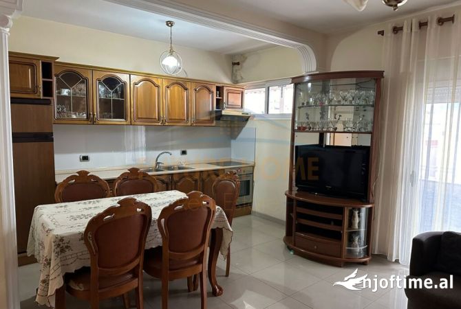 Shtepi me qera Apartament ne Tirane, 2+1, Mobilimi E mobiluar, Pagesa 650  Euro.