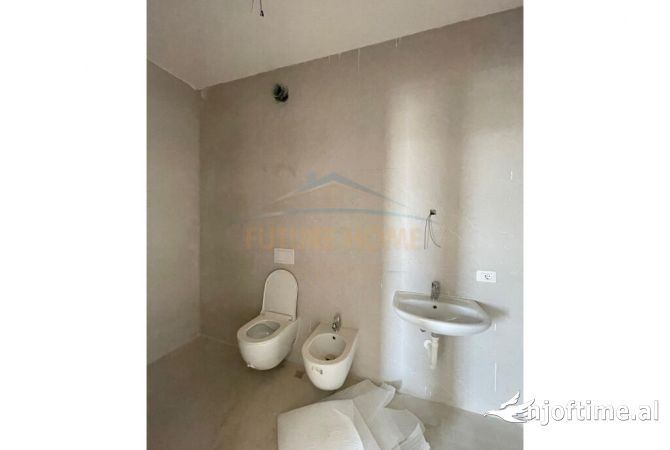 Shtepi ne shitje Apartament ne Tirane, 2+1, Mobilimi Bosh, pa mobiluar, Pagesa 108,000  Euro.