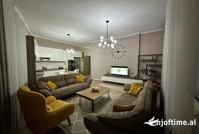 Shtepi me qera 2+1 ne Tirane - 700 Euro