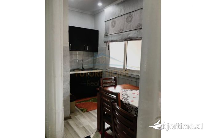 Shtepi ne shitje Apartament ne Tirane, 2+1, Mobilimi E mobiluar, Pagesa 140,000  Euro.