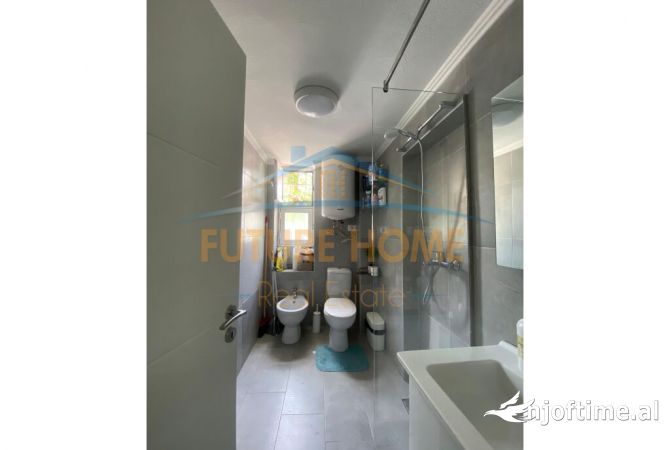 Shtepi ne shitje Apartament ne Tirane, 1+1, Mobilimi E mobiluar, Pagesa 130,000  Euro.