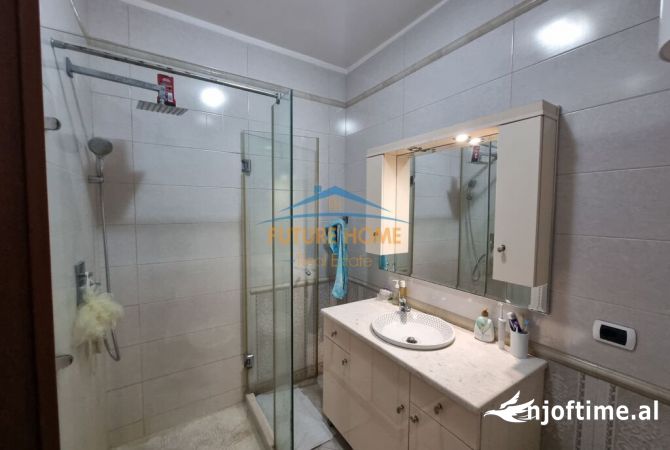Shtepi ne shitje Apartament ne Tirane, 2+1, Mobilimi E mobiluar, Pagesa 131,000  Euro.