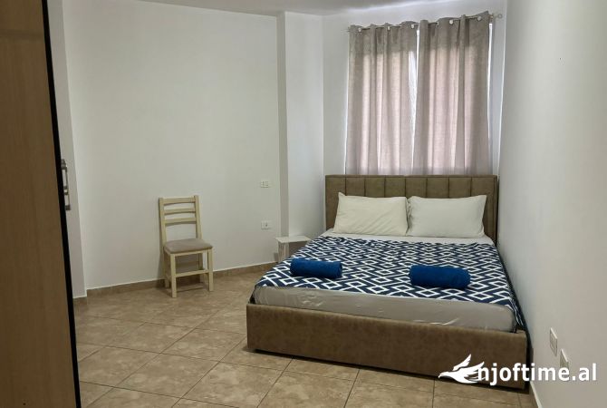 Shtepi ne shitje Apartament ne Tirane, 3+1, Mobilimi E mobiluar, Pagesa 130,000  Euro.