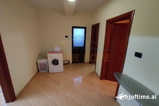 Shtepi ne shitje Apartament ne Tirane, 2+1, Mobilimi E mobiluar, Pagesa 164,000  Euro.