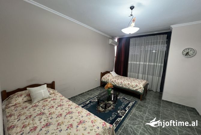 Shtepi me qera Apartament ne Tirane, 2+1, Mobilimi E mobiluar, Pagesa 650  Euro.