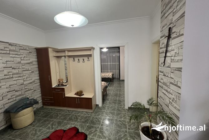 Shtepi me qera Apartament ne Tirane, 2+1, Mobilimi E mobiluar, Pagesa 650  Euro.