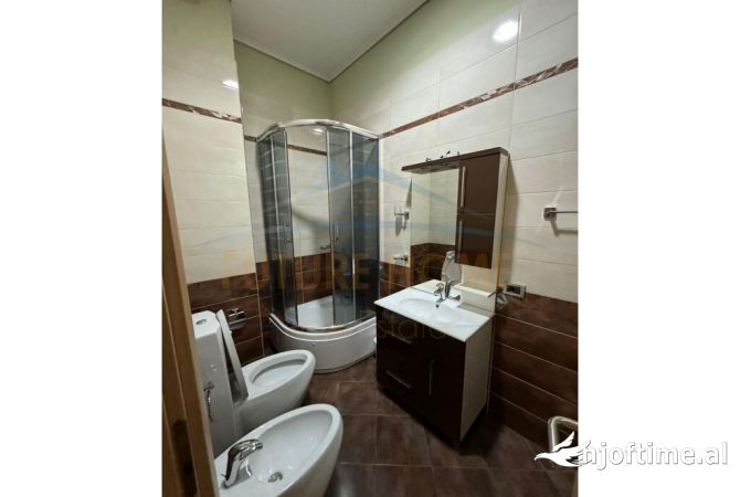 Shtepi me qera Apartament ne Tirane, 2+1, Mobilimi E mobiluar, Pagesa 800  Euro.