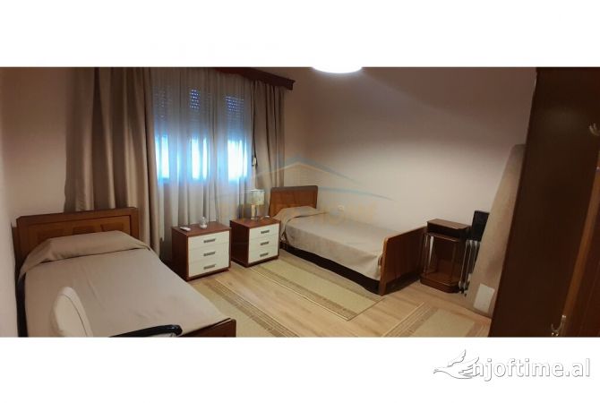 Shtepi me qera Apartament ne Tirane, 2+1, Mobilimi E mobiluar, Pagesa 650  Euro.