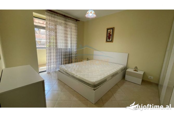 Shtepi me qera Apartament ne Tirane, 1+1, Mobilimi E mobiluar, Pagesa 450  Euro.