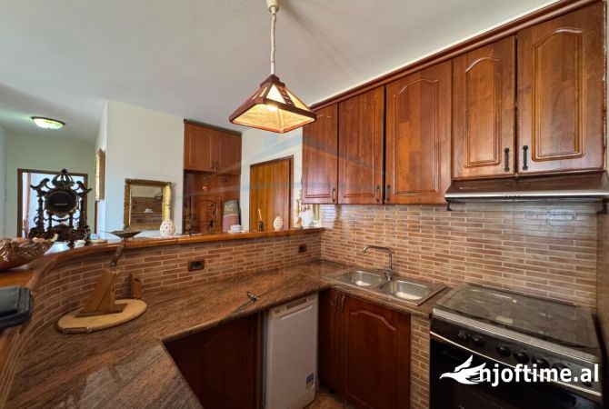 Shtepi me qera Apartament ne Tirane, 2+1, Mobilimi E mobiluar, Pagesa 700  Euro.