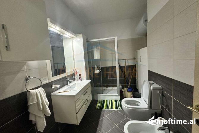 Shtepi me qera Apartament ne Tirane, 2+1, Mobilimi E mobiluar, Pagesa 450  Euro.