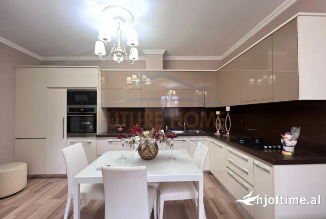 Shtepi me qera Apartament ne Tirane, 2+1, Mobilimi E mobiluar, Pagesa 650  Euro.