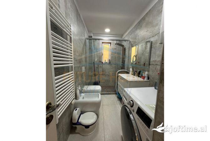 Shtepi me qera 2+1 ne Tirane - 650 Euro