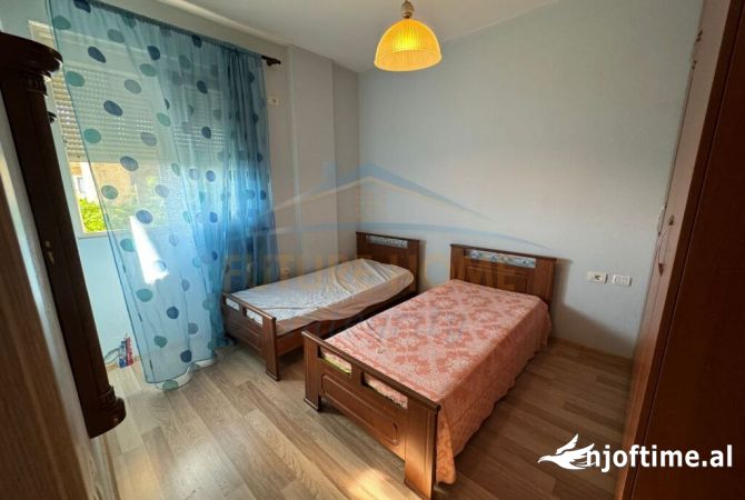 Shtepi me qera Apartament ne Tirane, 3+1, Mobilimi E mobiluar, Pagesa 420  Euro.