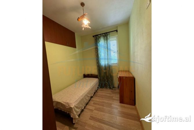 Shtepi me qera Apartament ne Tirane, 3+1, Mobilimi E mobiluar, Pagesa 420  Euro.