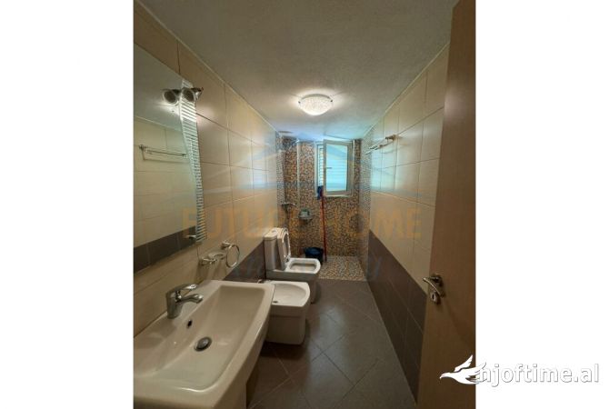 Shtepi me qera Apartament ne Tirane, 3+1, Mobilimi E mobiluar, Pagesa 420  Euro.