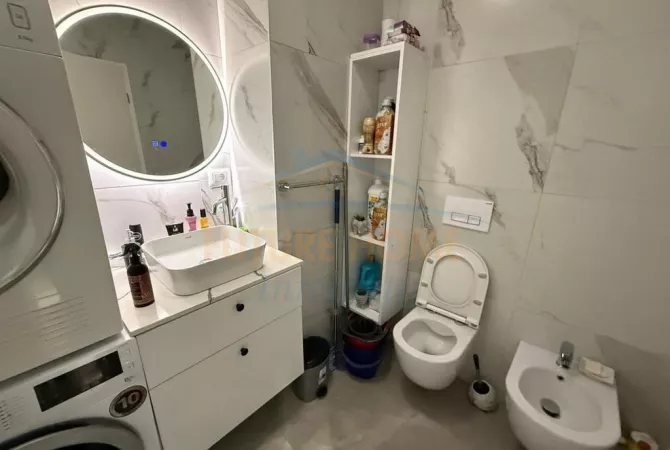 Shtepi ne shitje Apartament ne Tirane, 2+1, Mobilimi E mobiluar, Pagesa 140,000  Euro.