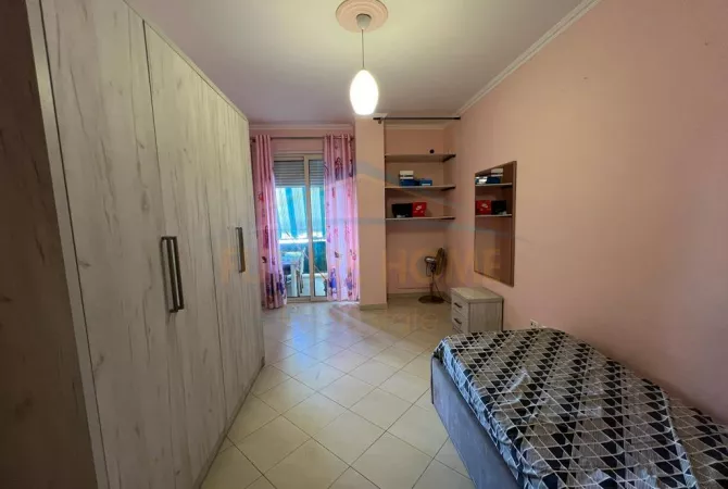 Shtepi ne shitje Apartament ne Tirane, 2+1, Mobilimi E mobiluar, Pagesa 190,000  Euro.
