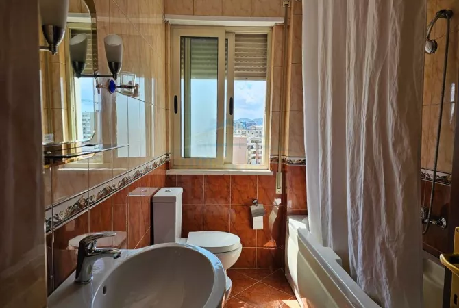 Shtepi me qera 2+1 ne Tirane - 650 Euro