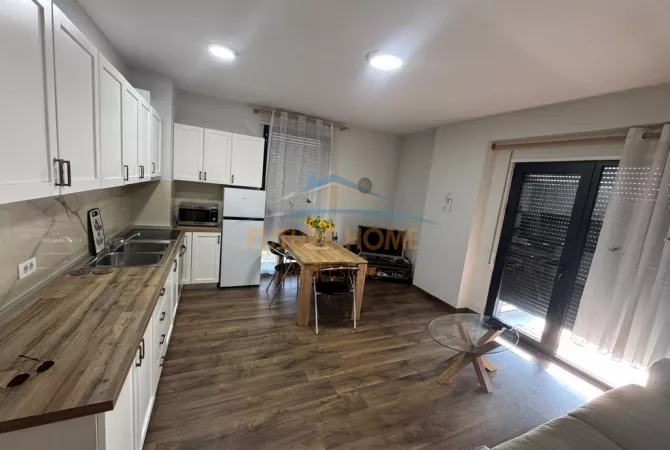 Shtepi me qera Apartament ne Tirane, 1+1, Mobilimi E mobiluar, Pagesa 700  Euro.
