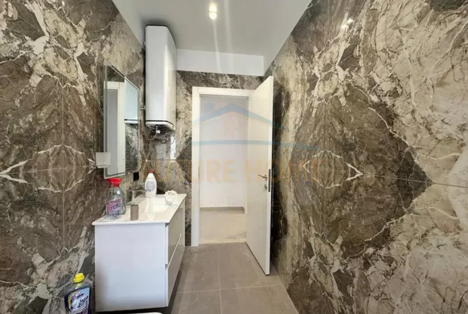 Shtepi ne shitje Apartament ne Tirane, 2+1, Mobilimi E mobiluar, Pagesa 130,000  Euro.