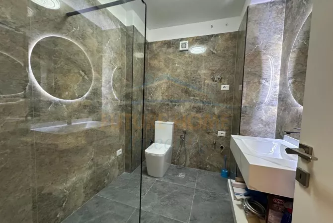 Shtepi ne shitje Apartament ne Tirane, 2+1, Mobilimi E mobiluar, Pagesa 178,000  Euro.