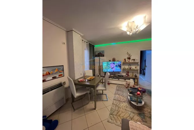 Shtepi ne shitje Apartament ne Tirane, 2+1, Mobilimi E mobiluar, Pagesa 260,000  Euro.