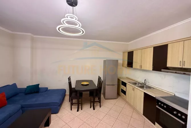 Shtepi ne shitje Apartament ne Tirane, 2+1, Mobilimi E mobiluar, Pagesa 125,000  Euro.