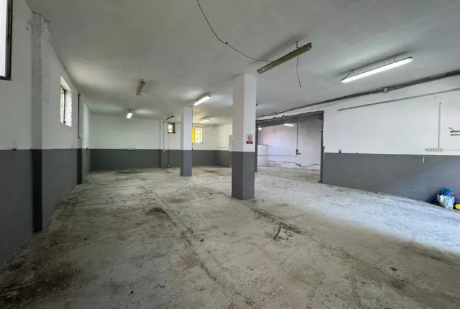 Ambient biznesi me qera 4+1 ne Tirane - 1,700 Euro