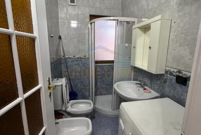 Shtepi ne shitje Apartament ne Tirane, 1+1, Mobilimi E mobiluar, Pagesa 115,000  Euro.