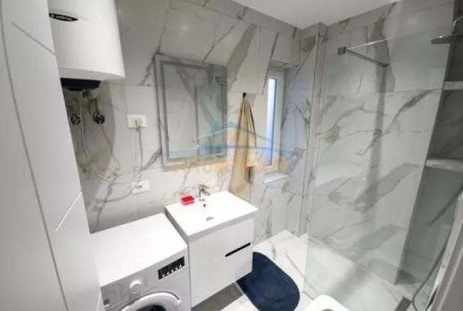 Shtepi ne shitje Apartament ne Tirane, 1+1, Mobilimi E mobiluar, Pagesa 165,000  Euro.