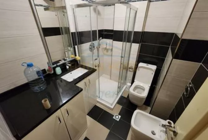 Shtepi me qera Apartament ne Tirane, 2+1, Mobilimi E mobiluar, Pagesa 800  Euro.