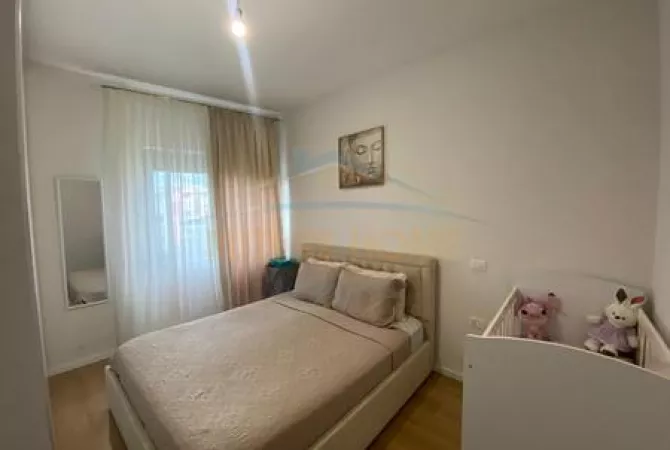 Shtepi ne shitje Apartament ne Tirane, 1+1, Mobilimi E mobiluar, Pagesa 97,000  Euro.
