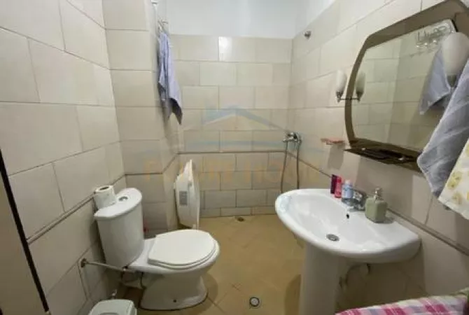 Shtepi ne shitje Apartament ne Tirane, 1+1, Mobilimi E mobiluar, Pagesa 97,000  Euro.