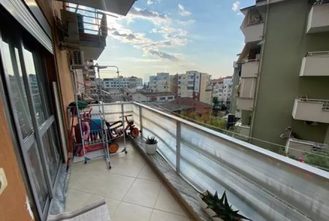 Shtepi ne shitje Apartament ne Tirane, 1+1, Mobilimi E mobiluar, Pagesa 97,000  Euro.