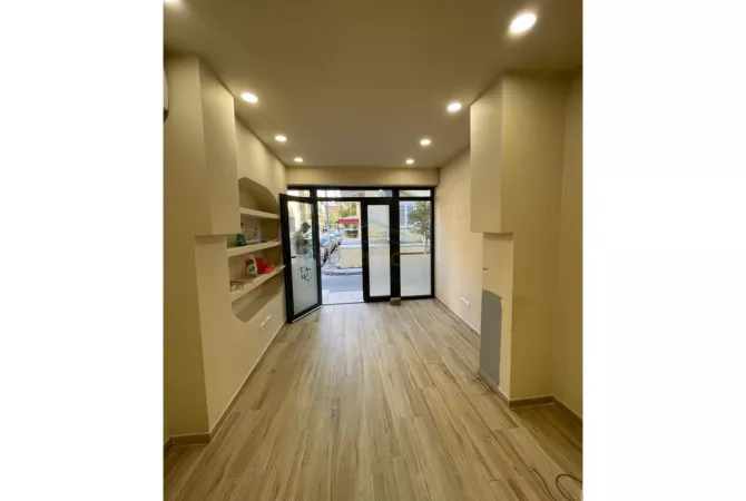 Ambiente Commerciale in Affitto 1+1 a Tirana - 500 Euro