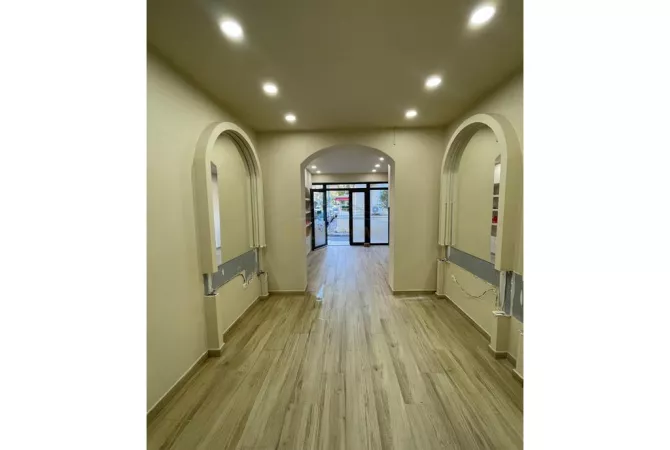 Ambiente Commerciale in Affitto 1+1 a Tirana - 500 Euro