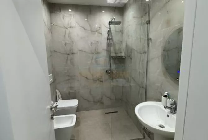 Shtepi ne shitje Apartament ne Tirane, 2+1, Mobilimi E mobiluar, Pagesa 265,000  Euro.