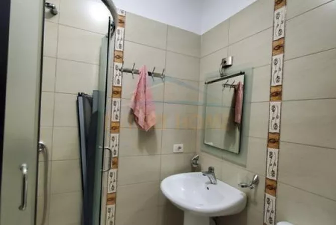 Shtepi me qera Apartament ne Tirane, 2+1, Mobilimi E mobiluar, Pagesa 450  Euro.