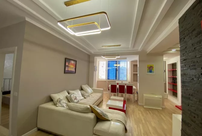 Shtepi ne shitje Apartament ne Tirane, 1+1, Mobilimi E mobiluar, Pagesa 140,000  Euro.